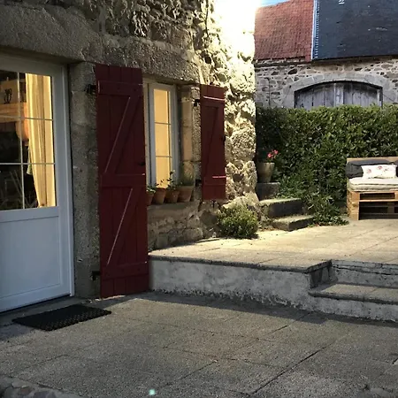 Maison Familiale Avec Jardin Clos, Cheminee, Animaux Acceptes Et Internet A - Fr-1-489-552 * Ferrieres-sur-Sichon
