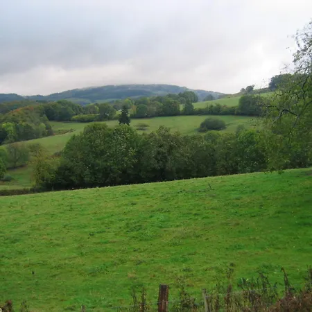 Maison Confortable A Ferrieres-sur-sichon, Animaux Acceptes - Fr-1-489-552 Holiday home